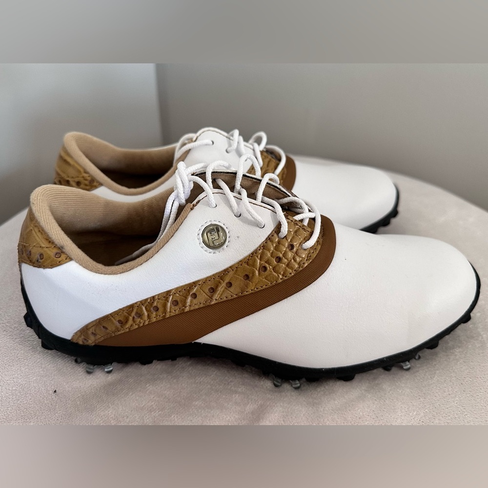FootJoy Women’s Traditions golf shoes